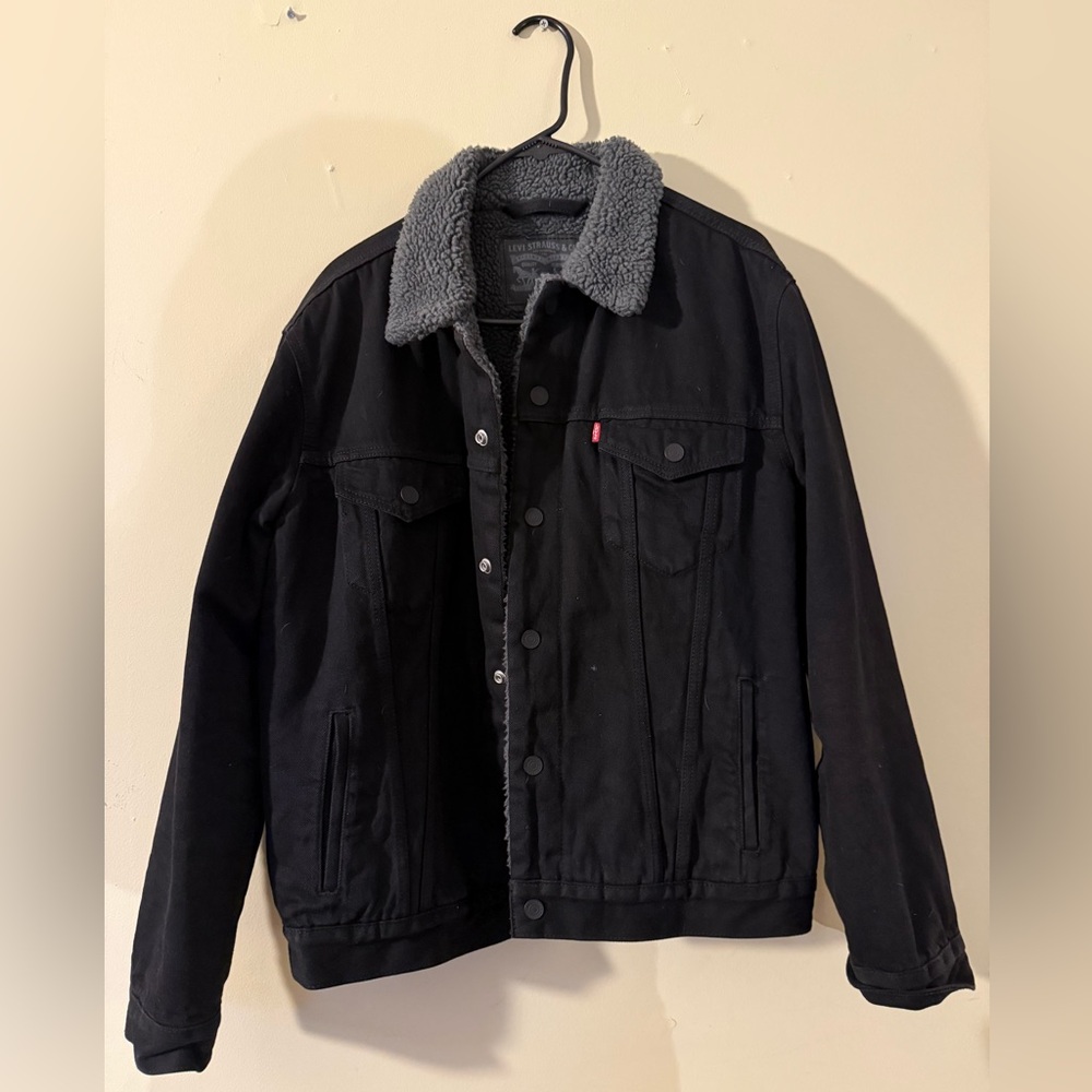 Levi's Men's Black Denim Jacket with Gray Sherpa Collar